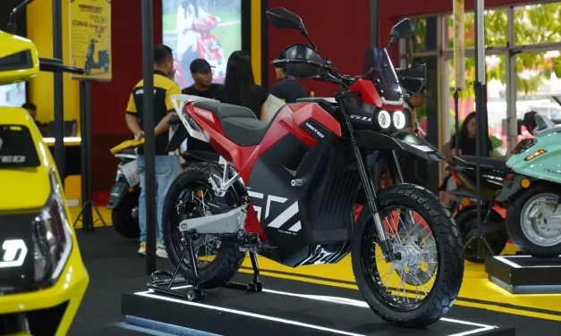 Kendaraan Listrik Efisiensi Biaya Transportasi Dampak Konflik