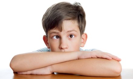 Risiko Mata Juling Pada Anak Yang Terdampak Kecanduan Gadget