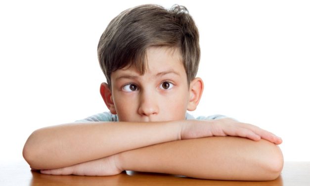 Risiko Mata Juling Pada Anak Yang Terdampak Kecanduan Gadget