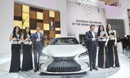 Lexus ES Sedan Mengutamakan Kenyamanan Desain Elegan